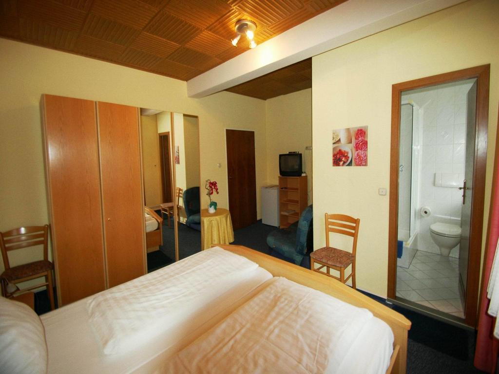 Hotel Konert Бергхайм Екстериор снимка